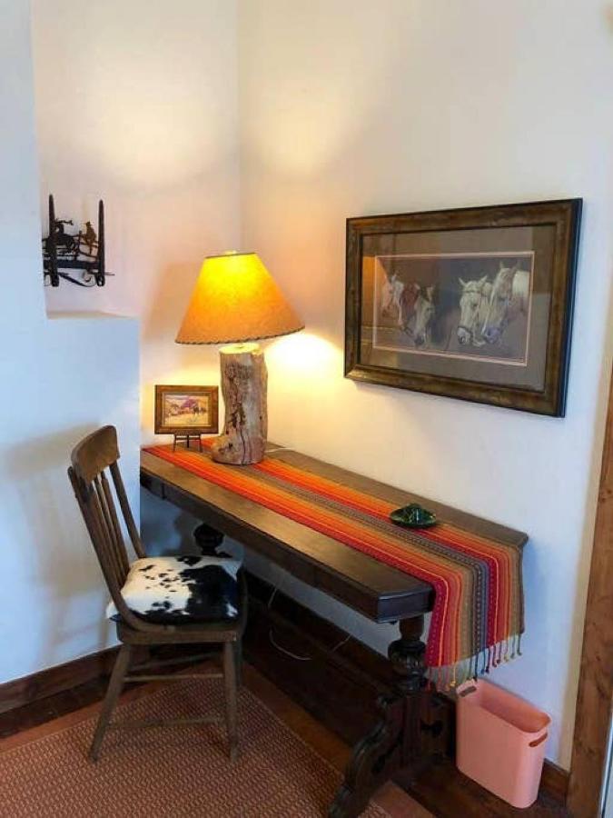 El Viejo Adobe - Across From Sul Ross Campus Bed and Breakfast Alpine Εξωτερικό φωτογραφία